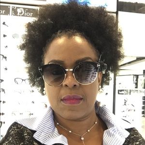 Meet your Posher, Lola